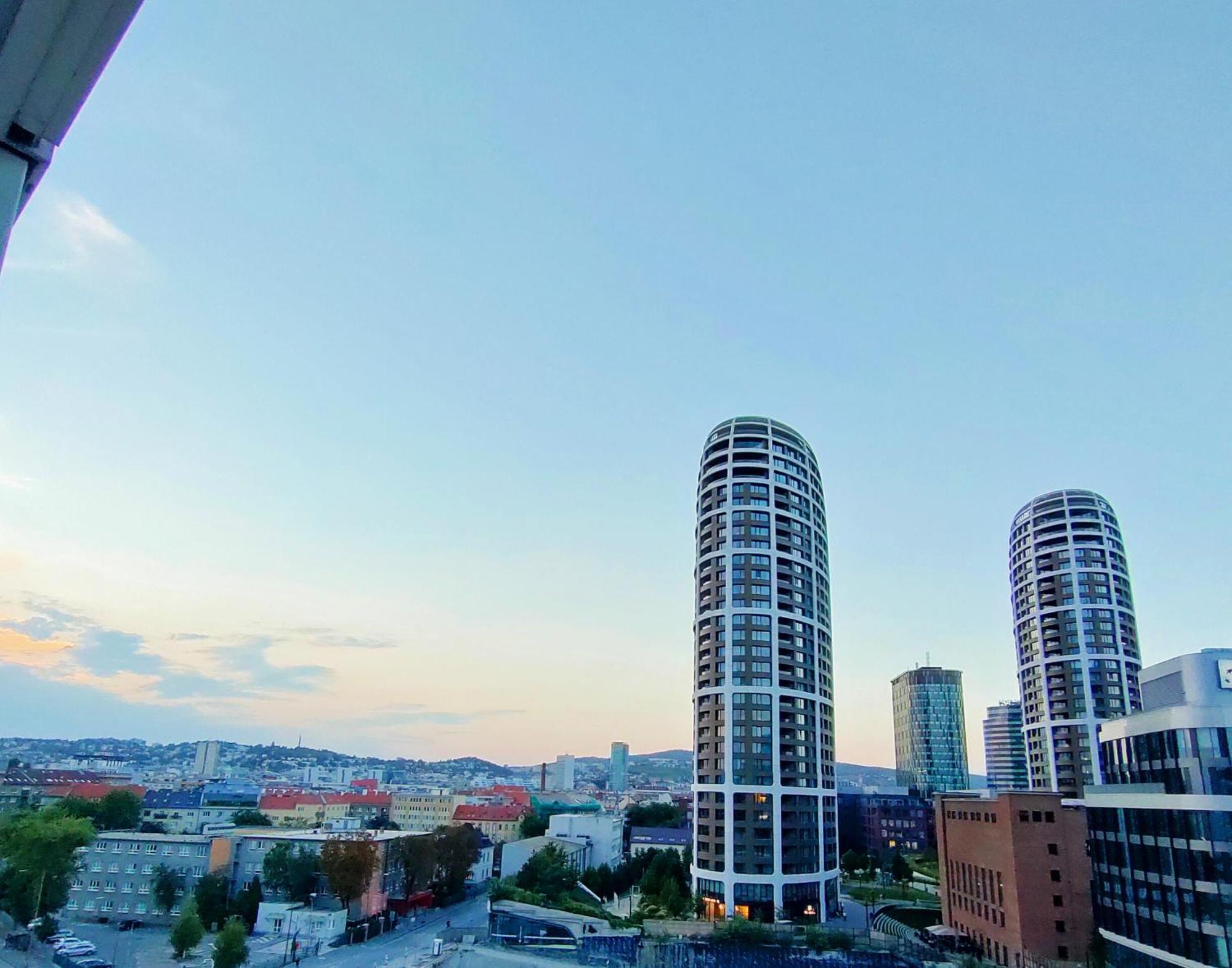Sag Panorama City Free Parking براتسيلافا المظهر الخارجي الصورة